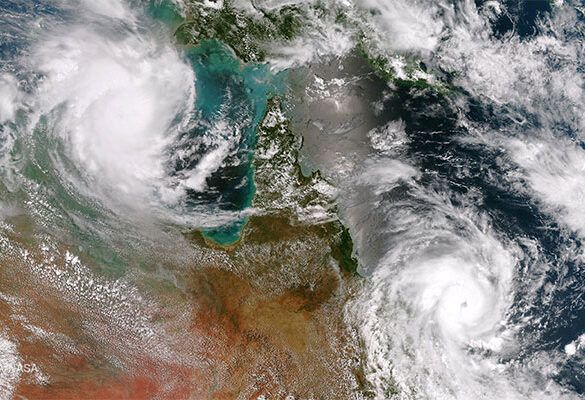 differences between cyclones and tornadoes